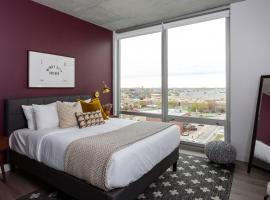 Hotel Photo: Work Ready 2BR Apt in River West by Domio