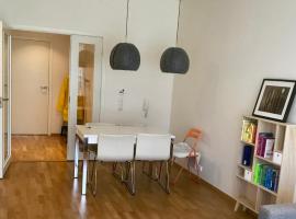 รูปภาพของโรงแรม: Cozy apartment in safe area