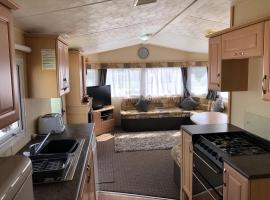 4 bedroom 10 berth caravans with Hot Tub ,Mountain Bikes Tattershall Lakes โรงแรมในแททเทอร์ชอล