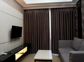 รูปภาพของโรงแรม: 2BR Menteng Park Apartment near Jakarta CBD By Travelio