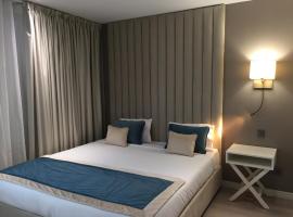 HOTEL LES 3 VALLÉES, hotel in Saran