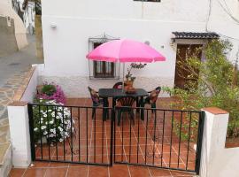 Fotos de Hotel: Casa en pueblo de montes de Málaga a 15km de playa