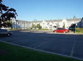 CenterWay Hotel Buffalo North Near University