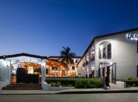 A picture of the hotel: La Marina Inn