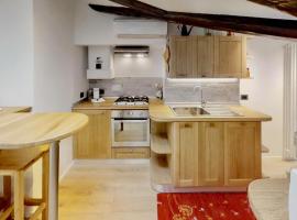 Foto di Hotel: TriesteVillas LARGO BARRIERA, Intimate&Friendly Attic W/ AC