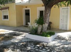 Hotel Photo: Traditional Greek House