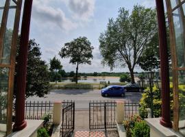 Turmhotel Weserblick Bremen, hotel v Brémách