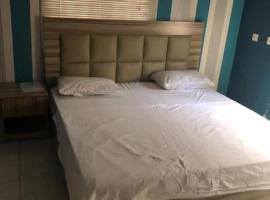 Hotel foto: King Room with Separate Bathroom, SAT TV, Air Conditioning, Wi-Fi