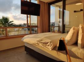 Luxury Suites by Notaly Ariel, Hotel in Haifa