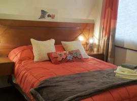 Foto di Hotel: Remodeled/comfortable apartment