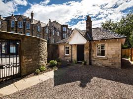 Trinity Lodge - Home with Private Garden and Parking, ξενοδοχείο στο Εδιμβούργο