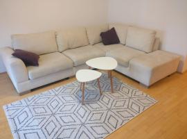 ホテル写真: Spacious and sunny apartment on Wilson's promenade