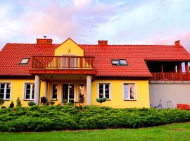 Foto di Hotel: Big Yellow House