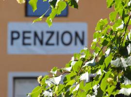 A picture of the hotel: Penzion Linde