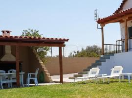 A picture of the hotel: Saronikos Family House with Garden & Sea view