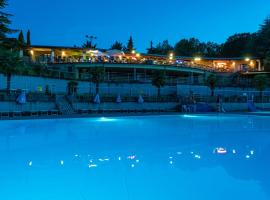 Hotel fotografie: Camping Village Il Poggetto