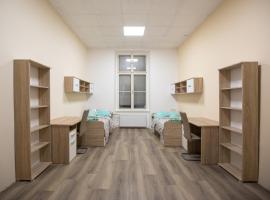 MINIDORM ROOMS IN HEART OF CITY CENTER,位于马里博尔的酒店