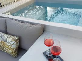 รูปภาพของโรงแรม: *** Boutique Syntagma apartment w/ plunge pool ***