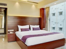 Treebo Premium The Crystal, Chinar Park, hotel in Kolkata