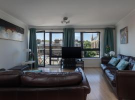 Hotel foto: 3 Bedroom Hillhead, With Balcony and Roof Garden