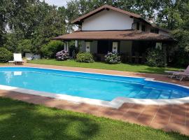 Hotel fotoğraf: Agrate Villa Sleeps 6 Pool Air Con WiFi