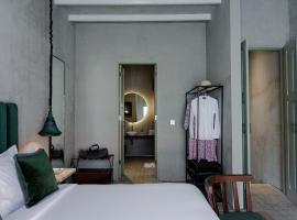 Studio O - Luxurious Duplex Studios Walk to Beach, ξενοδοχείο στο Σεμινιάκ