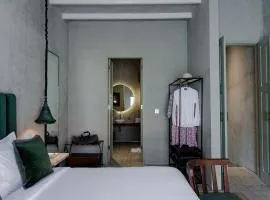 Studio O - Luxurious Duplex Studios Walk to Beach