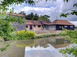 Хотел снимка: Rustic Holiday Home in Hailsham Kent with Duck Pond