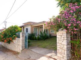 Фотографія готелю: Villa with private garden