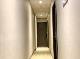 รูปภาพของโรงแรม: Daqiaotou Apartment 大橋頭棧