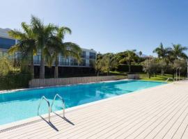 Hotel Photo: Seaview, pool and bicycles - Modern flat