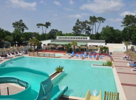 Camping Le California, hotel in Saint-Jean-de-Monts