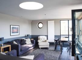 Zdjęcie hotelu: 2 Bedroom Penthouse Flat In The Heart Of Balham