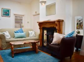 Foto di Hotel: Newly Refurbished 2 Bedroom Workmans Cottage