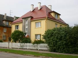 Hotel kuvat: Quiet apartment with private garden in center of Tallinn