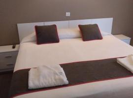 Hotel Photo: Hostal Alberana