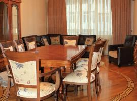 Hotel Photo: Large Classic Apartment by Caspian Housing