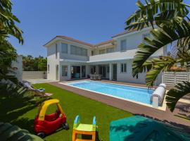 Фотографія готелю: Larnaca Villa Marisol Kiti