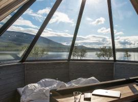 Arctic Land Adventure Glass Igloos, Hotel in Kilpisjärvi