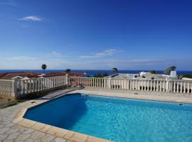 Hotel Foto: Comfortable sea view villa with the private pool and huge observation terrace