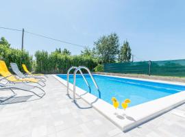 Apartment Cherry Garden, hotel in Zadar