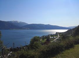 Hotel fotoğraf: Cosy appartement with fjord view