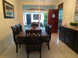 호텔 사진: Madreselva Santa Elena Antiguo Cuscatlan, Cozy and Beautiful House