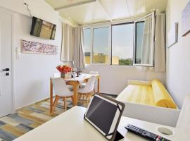 Hotel fotoğraf: Museum loft apartment, with city view.