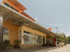 A picture of the hotel: RedDoorz near Jembatan Siti Nurbaya Padang