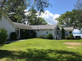 호텔 사진: 4 Bed 2 Bath Vacation home in Ossipee