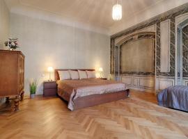 Foto do Hotel: Spacious 2 bedroom Baroque appt at Charles Bridge