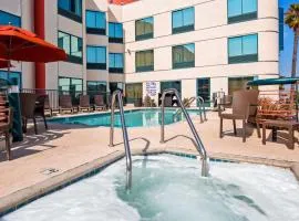 Best Western Plus Suites Hotel - Los Angeles LAX Airport: Inglewood şehrinde bir otel