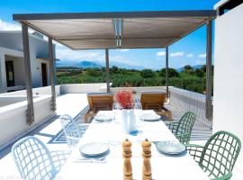 Viesnīca Mikro Livadi Special Lodges - Has an Eco Salt water pool - 150m from the beach pilsētā Episkopí- Rethimno