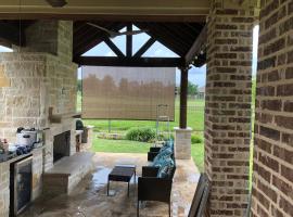 A picture of the hotel: Bluestem Golf Retreat